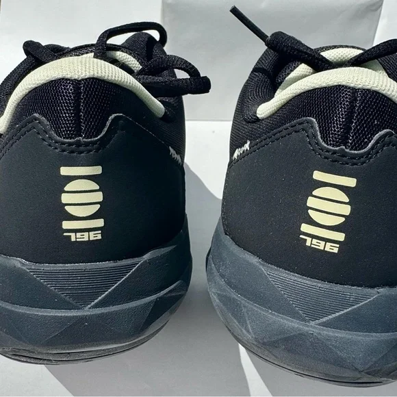 New Balance Fuel Cell Black and Gray court shoes - Picture 9 of 12